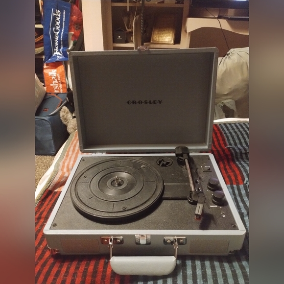Crosley record player - Picture 1 of 4